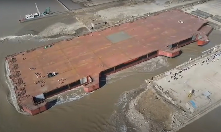 Broome floating wharf on its way from China